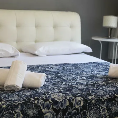 Hotel Vatican And Kitchen